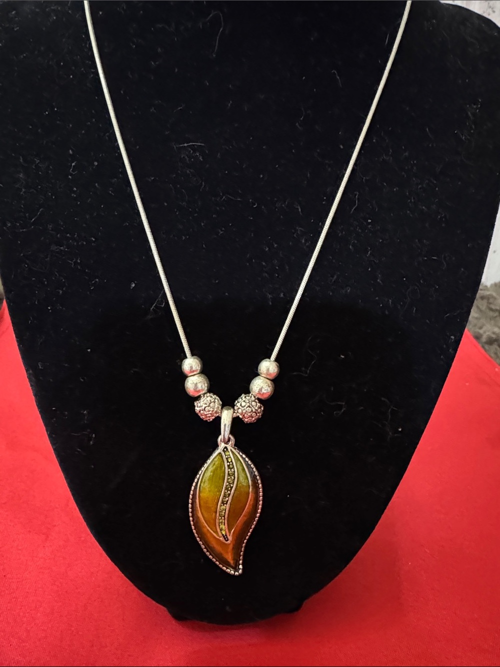 Elegant Silver Tone and Green Leaf Pendant Necklace